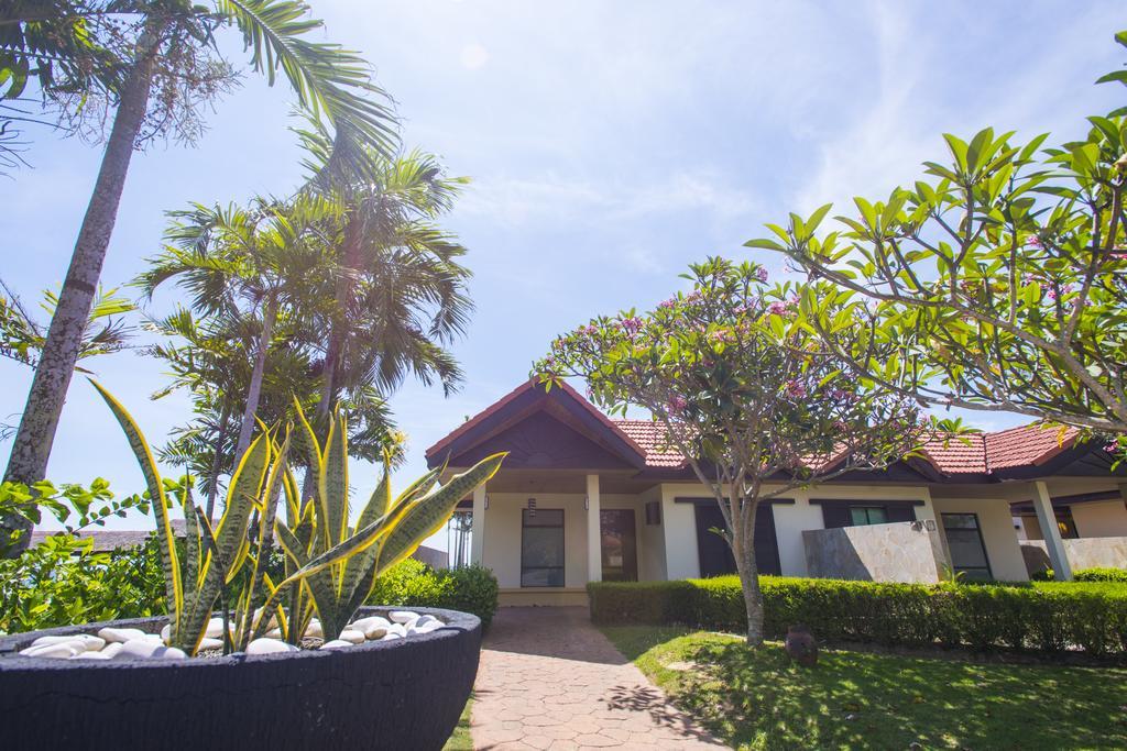 Sabah Beach Villas & Suites Kota Kinabalu Exterior photo