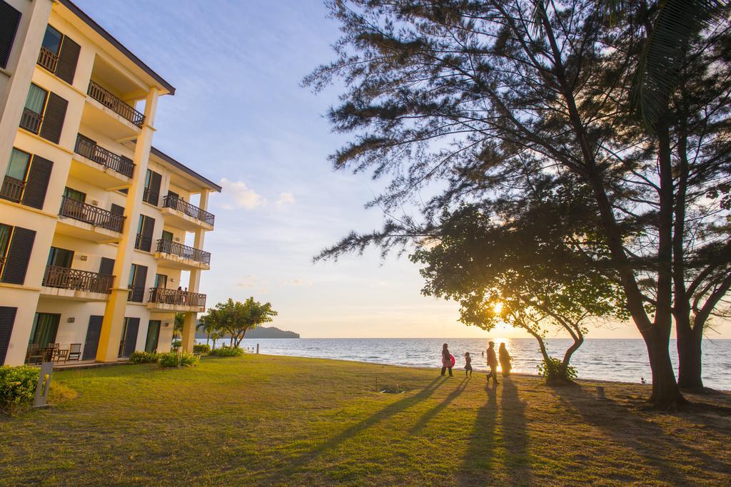 Sabah Beach Villas & Suites Kota Kinabalu Exterior photo