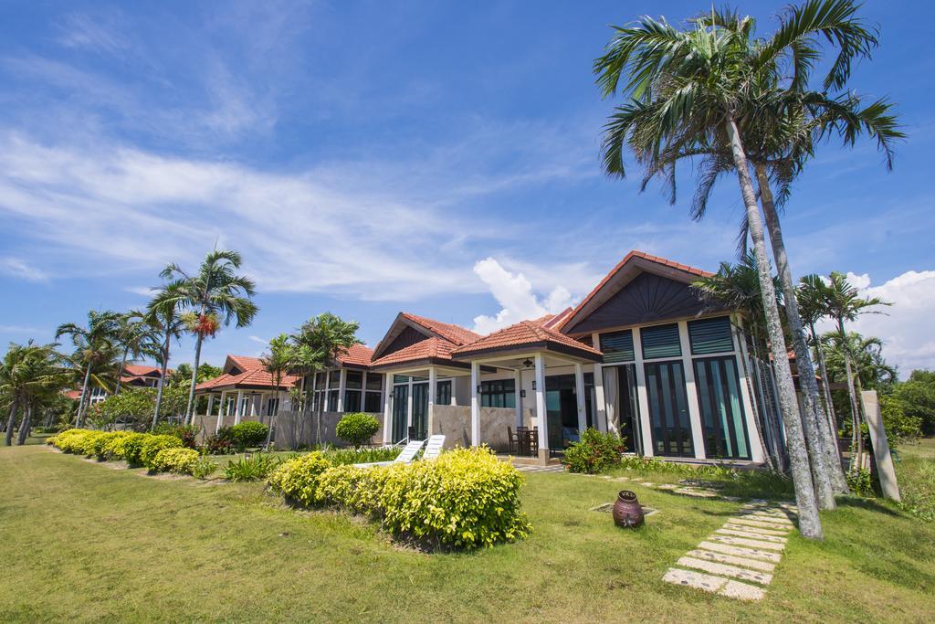 Sabah Beach Villas & Suites Kota Kinabalu Exterior photo