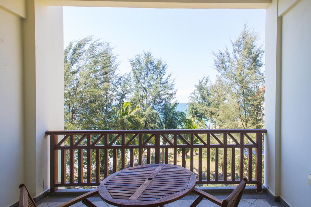 Sabah Beach Villas & Suites Kota Kinabalu Exterior photo